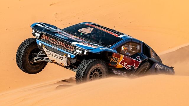Golpe de Nani Roma y Carlos Sainz, que ya lideran el Dakar