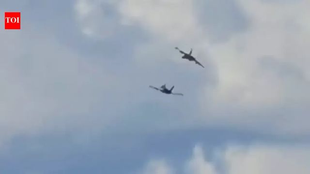 Four crew members eject safely after two Navy jets crash during air show in Idaho
