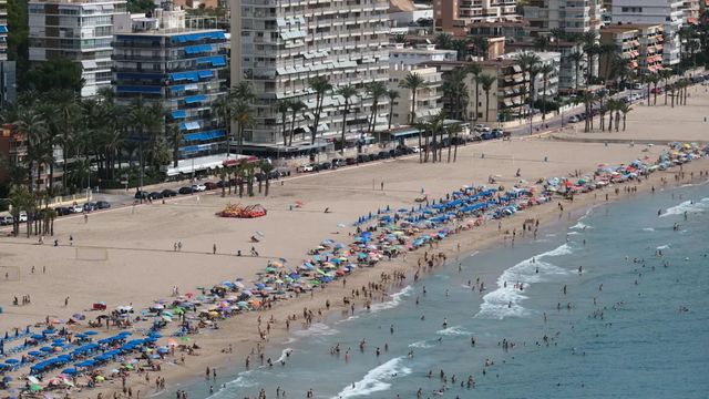 España registra récord de turistas hasta agosto con 64,3 millones