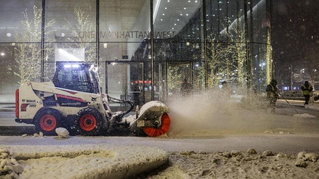 Ahead Of Major Snowstorm, New York Mayor Orders Citywide Travel Ban