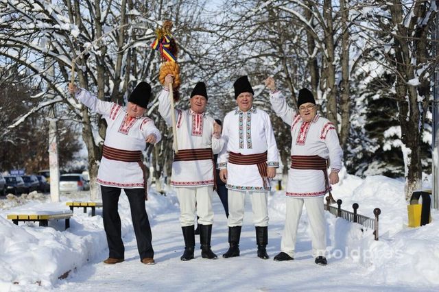 Colinde, artiști renumiți și atmosferă de sărbătoare, în această seară, la Chișinău