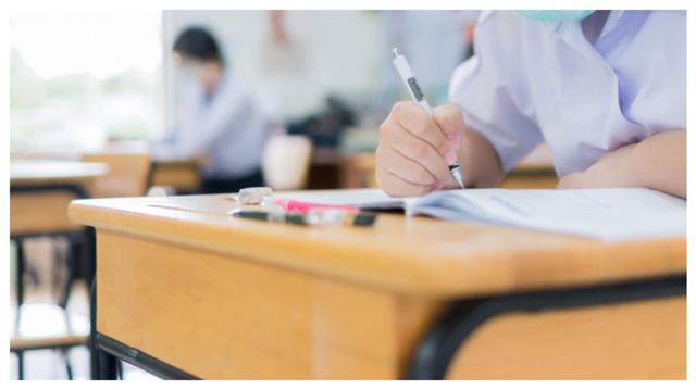 Au început examenele de bacalaureat: Elevii alolingvi susțin proba la limba și literatura română