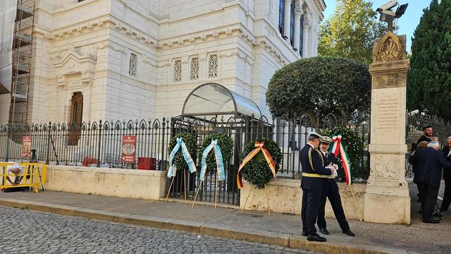 Meloni alla sinagoga di Roma