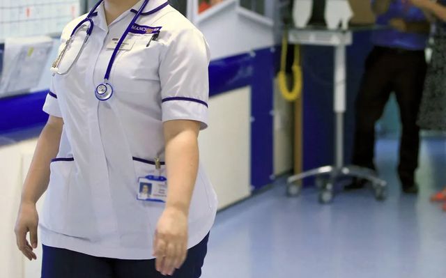 Focolaio di meningite 'senza precedenti' in Kent, i casi saliti a 27