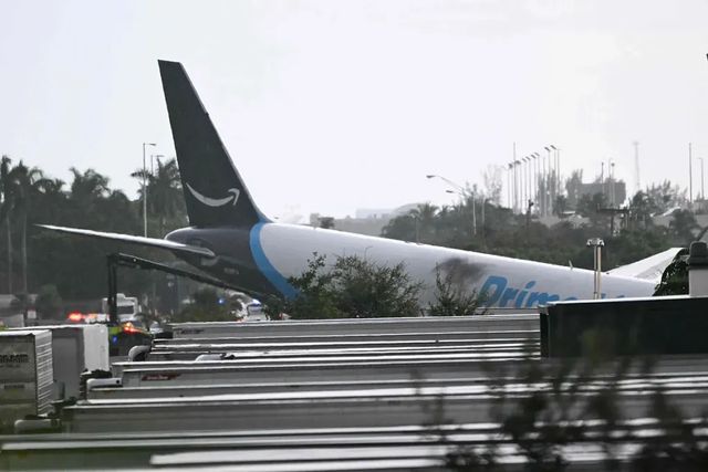 Al menos cinco muertos tras estrellarse un avión de Amazon cerca del aeropuerto de Miami