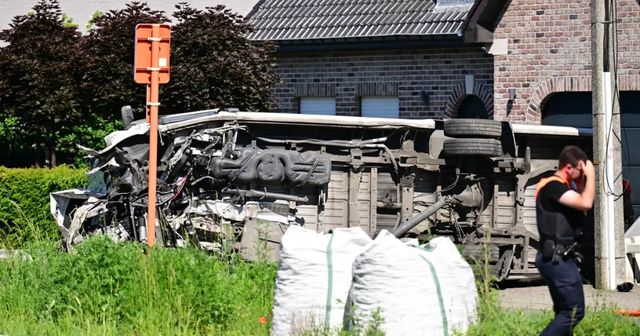 Iskolabusszal ütközött egy vonat Belgiumban, többen meghaltak