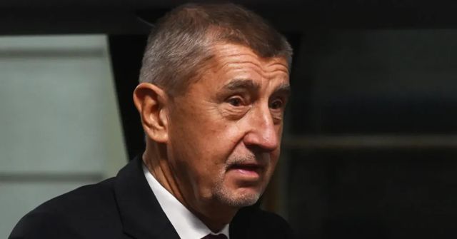 Babiš jde na Hrad, s Pavlem mají řešit Macinkovy textové zprávy