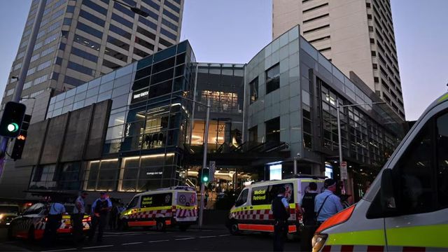 Стрелба и множество намушкани в търговски център в Сидни