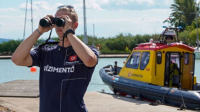 Meghalt egy fiatal férfi a Balatonban