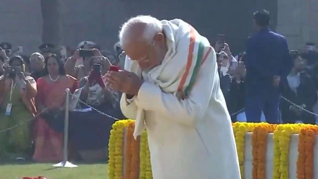 PM Modi Pays Tribute To Mahatma Gandhi On 78th Death Anniversary At Raj Ghat