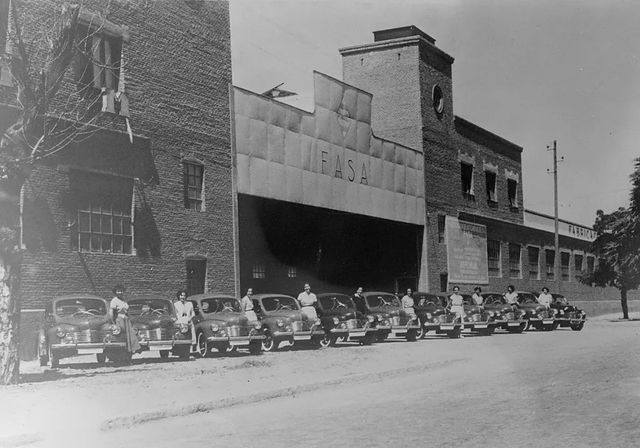 Del 4/4 a la vanguardia híbrida: Renault Palencia cumple tres cuartos de siglo de historia