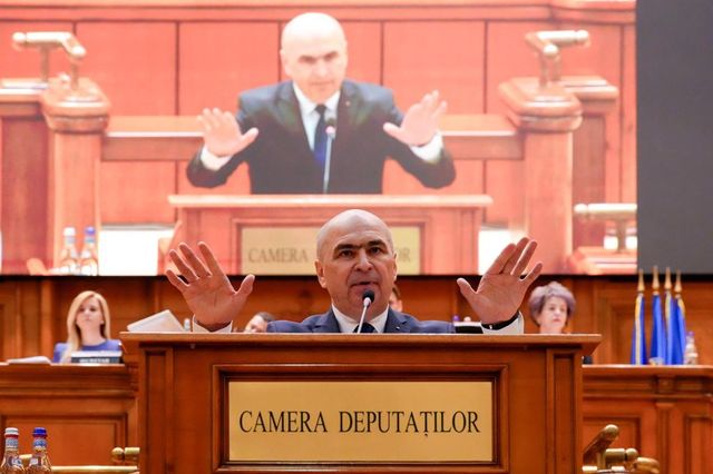 Romania, il parlamento ha votato la sfiducia al governo Bolojan