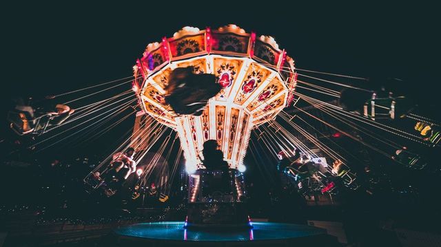 Cede parte di una giostra del luna park di Gallipoli. Ragazzi feriti