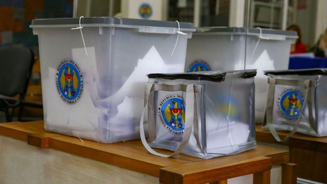 Astăzi este ultima zi de agitație electorală pentru alegerile prezidențiale și referendum