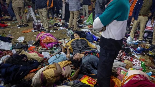 Una estampida causa decenas de muertos en el Kumbh Mela, la mayor concentración humana del planeta