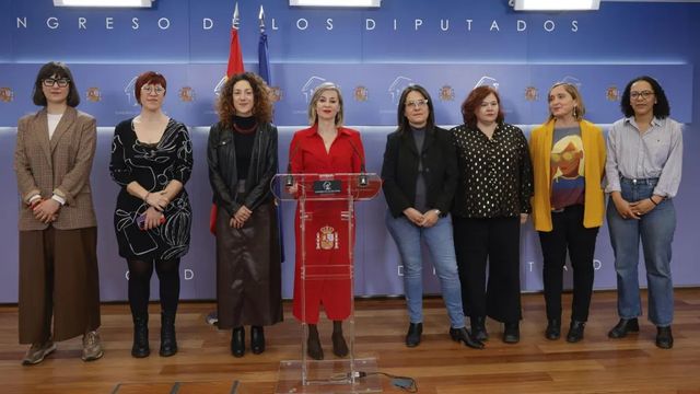 Sumar envía a PSOE y PP una propuesta para blindar el aborto en la Constitución por la vía rápida de reforma