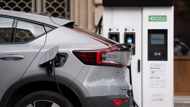 El Gobierno sigue retrasando la aprobación de las ayudas al coche eléctrico