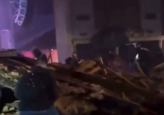Един човек загина, а 28 бяха ранени при срутване на покрив на театър по време на концерт в САЩ
