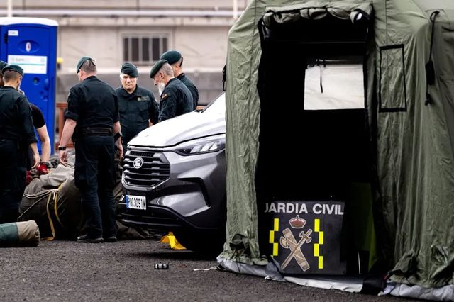 O fetiță de doi ani a murit în mașină, după ce tatăl a uitat s-o lase la grădiniță, în Spania