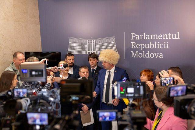 Grosu a refuzat cadoul adus de Costiuc din Georgia. Cum a explicat la ședința Parlamentului