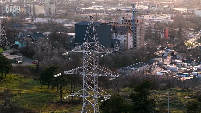 Deficitul de energie electrică pentru ziua de azi, acoperit integral din România