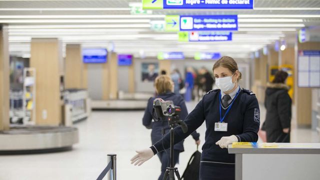 Sute de mii de dolari, euro și lire sterline au fost depistați la Aeroportul din Chișinău