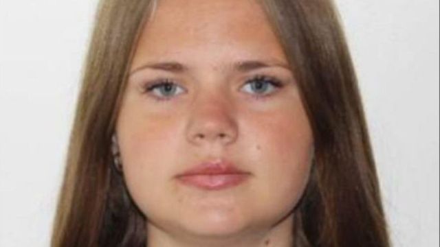 Adolescentă de 16 ani care a fugit cu un băiat cunoscut pe Facebook, căutată de poliție