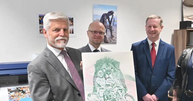 Je potřeba sledovat kroky vlády, aby se veřejnoprávní média nestala závislá na politicích, vyzval Pavel