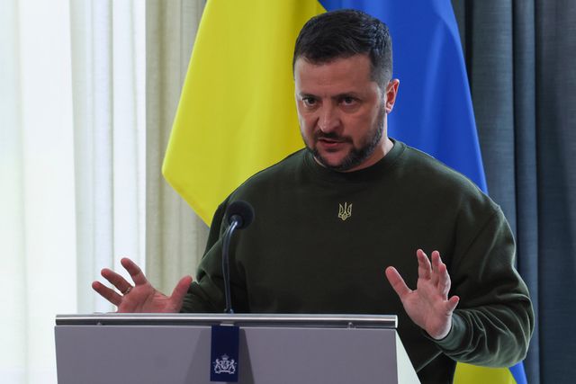 Зеленски: Украйна знае, че няма влезе в НАТО по време на тази война