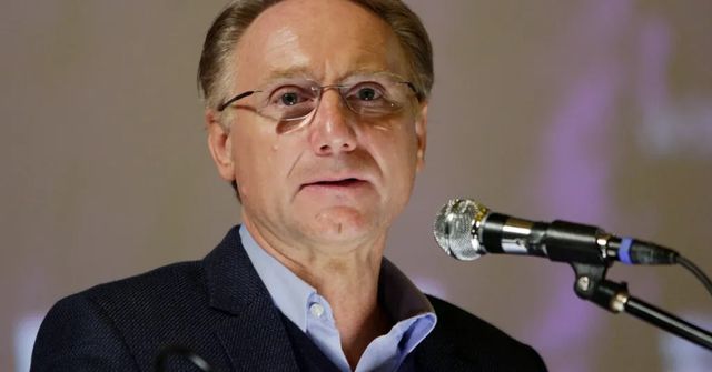 Na novou Brownovu knihu v Praze stáli ráno lidé frontu, někteří přes noc