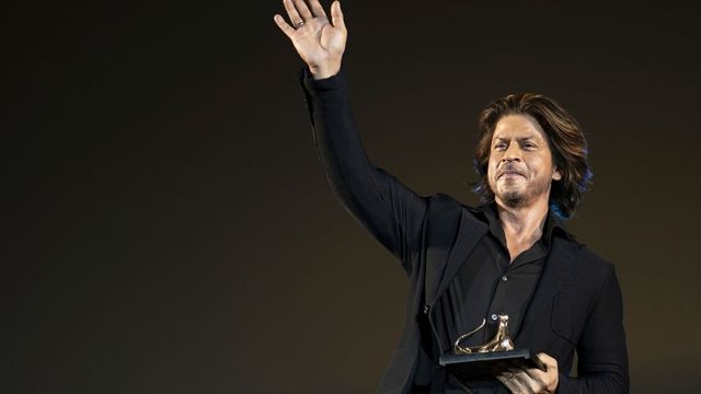 Shah Rukh Khan Says ‘Namashkaar-Dhanyawaad’ After Receiving The Pardo Alla Carriera Award