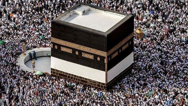 More than 1.5 million foreign Muslims arrive in Mecca for annual Hajj pilgrimage