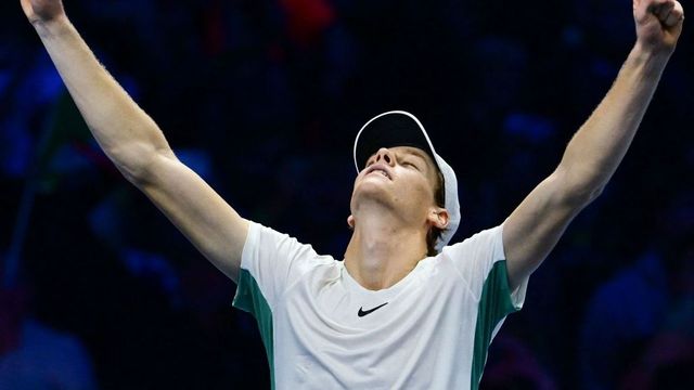 Jannik Sinner - Novak Djokovic, semifinală de 5 stele la Wimbledon