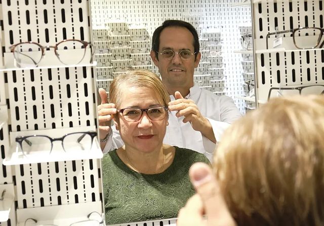 Dos millones de mayores tienen problemas de visión por no poder pagar gafas o lentillas