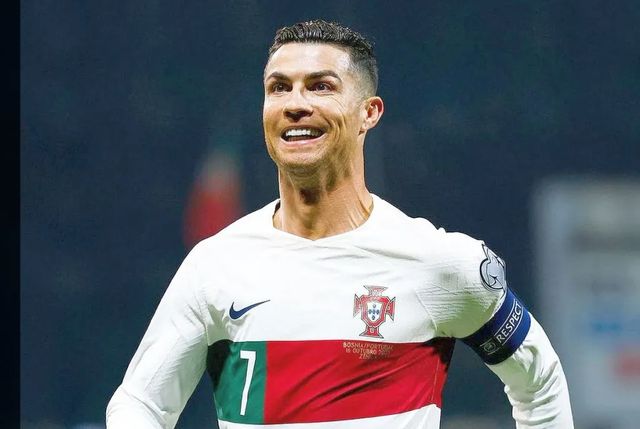 Cristiano Ronaldo, accidentat după ce un fan a intrat pe teren la meciul Bosnia - Portugalia