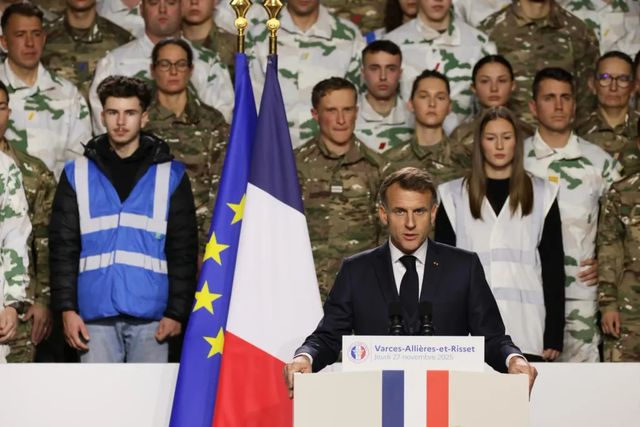 Francia implanta el servicio militar voluntario