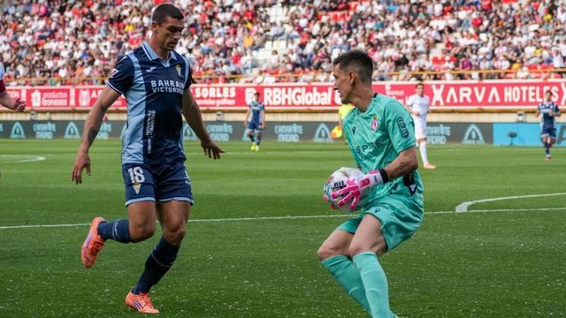 Iker Álvarez, pese al gol local, el mejor de un Córdoba CF al límite ante la Cultural Leonesa