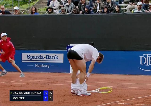 Corentin Moutet, el chico malo del tenis mundial, se baja los pantalones en pleno partido