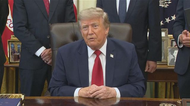 Trump slíbil každému Američanovi 5 tisíc dolarů, když republikáni vyhrají volby