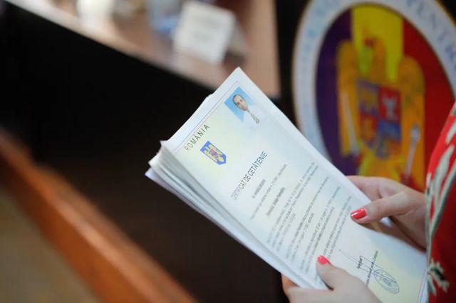 De la 1 septembrie, cei care primesc cetățenia română vor avea un card de cetățenie