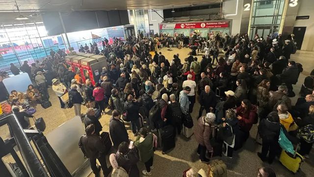 Treni bloccati sulla ferrovia adriatica in Abruzzo, ritardi di oltre 6 ore