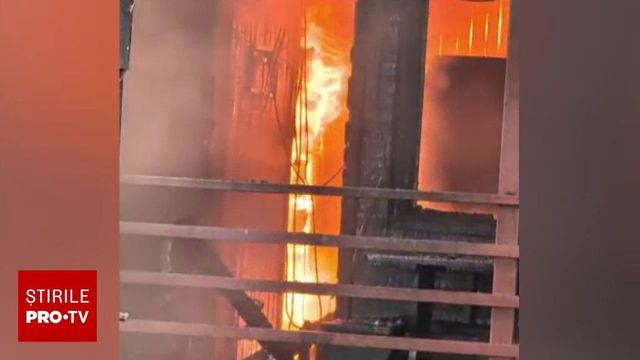 Incendiu puternic la o pensiune din Costinești. Focul ar fi pornit de la un scurtcircuit