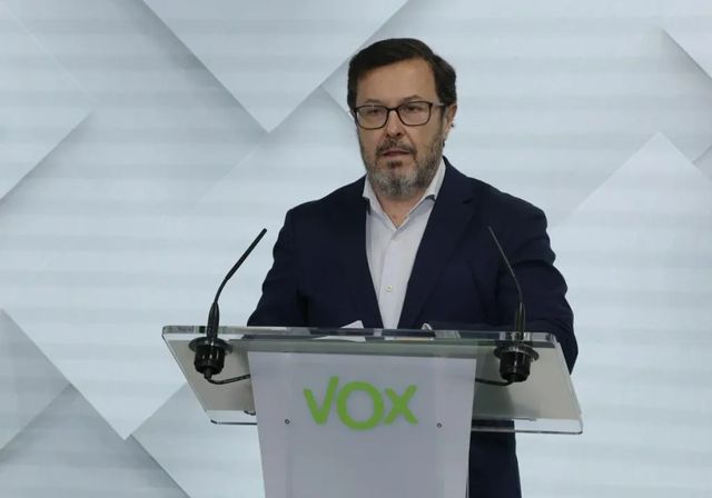 Vox reta al PP en Castilla y León, Extremadura y Aragón a negociar los presupuestos o a convocar elecciones: «Nos encantan»