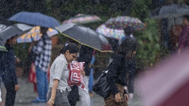Red alert issued for Mumbai, Thane amid heavy rainfall and waterlogging