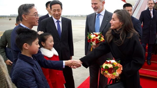 Los Reyes arrancan en Chengdu la parte económica de su primera visita de Estado a China