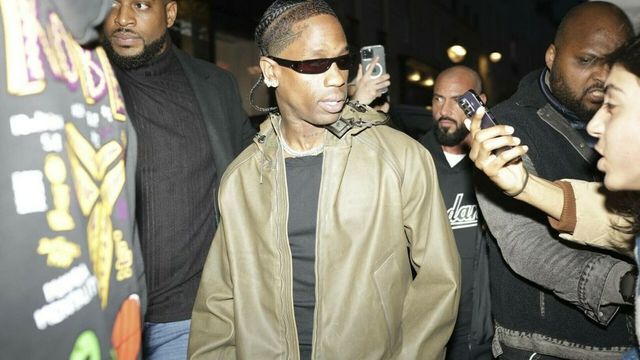 Artistul american Travis Scott a fost arestat în Miami, după ce a provocat un scandal în stare de ebrietate