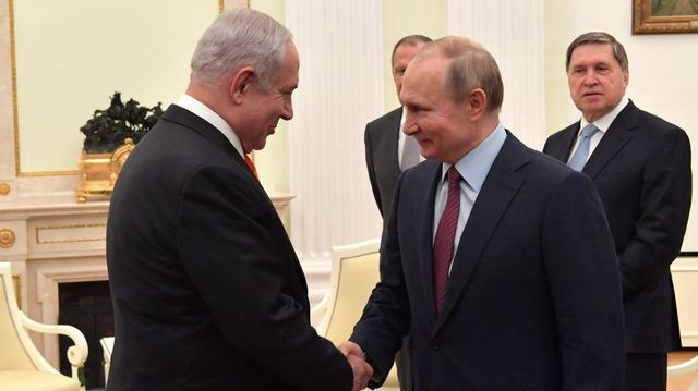 Netanjahu volal Putinovi, vytkl mu rezoluci o příměří v Gaze i podporu Íránu