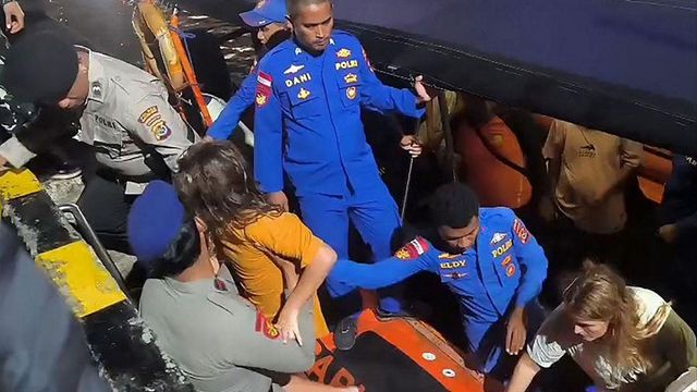 La búsqueda de la familia que naufragó en Indonesia conmociona en Valencia