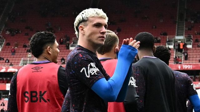 El Bournemouth aparta a Álex Jiménez por sus mensajes a una menor de 15 años