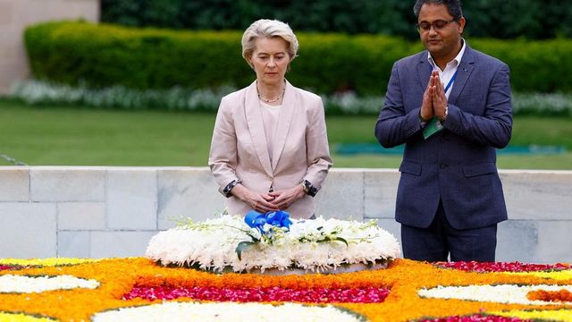 European Commission President Von der Leyen pays tribute to Mahatma Gandhi at Rajghat